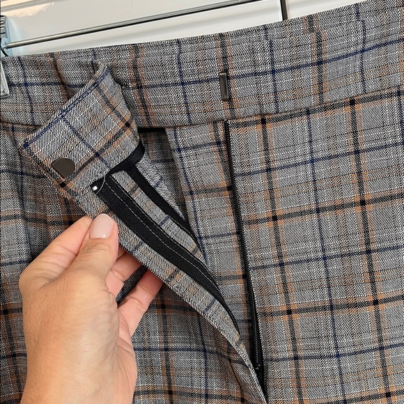 Grey Dressy Plaid Shorts in Gray and Brown, Size 12 - Picture 4 of 7